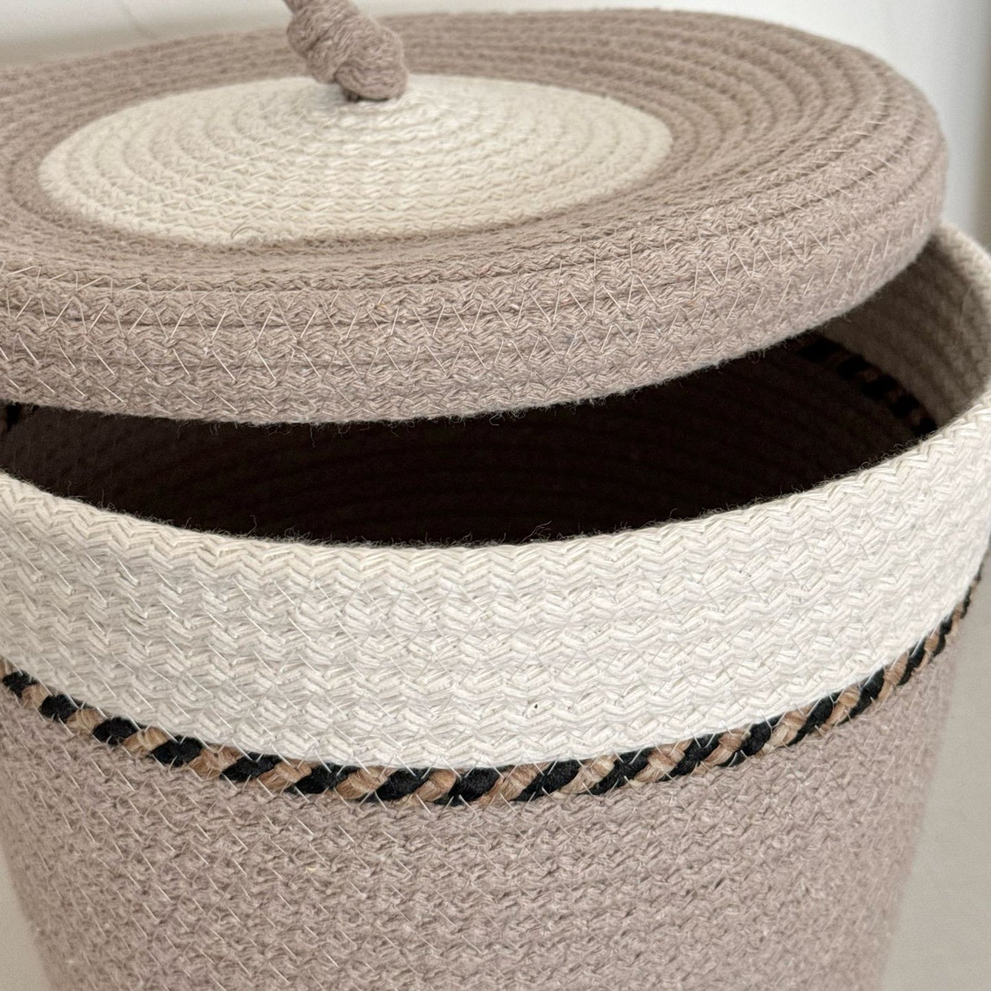 PND WOVEN ROUND STORAGE BASKET WITH LID