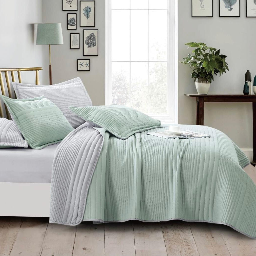 STRIPED MICROFIBER BEDSPREAD SET