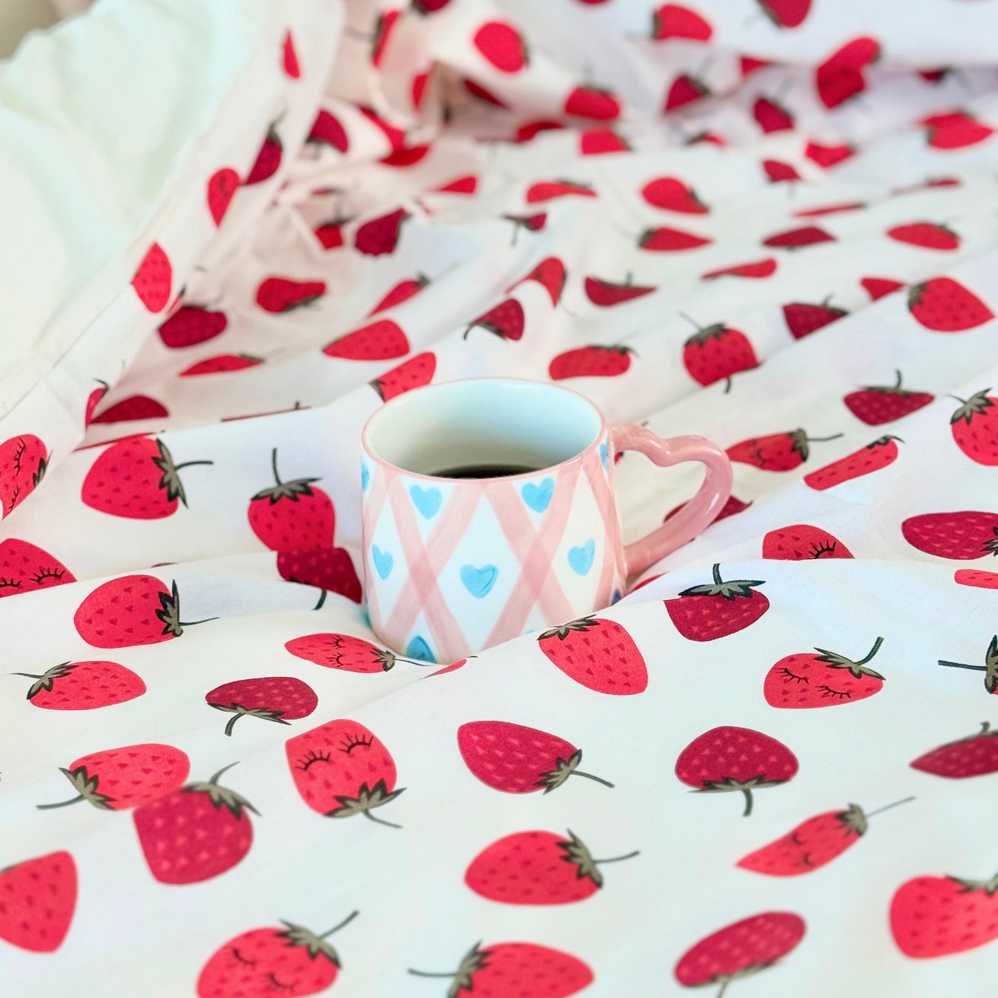 COMFYB 100% COTTON REVERSIBLE BED SET STRAWBERRY