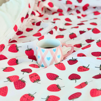 COMFYB 100% COTTON REVERSIBLE BED SET STRAWBERRY