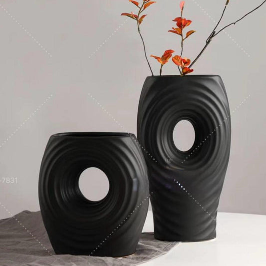 PORCELAIN  DONUT VASE BLACK